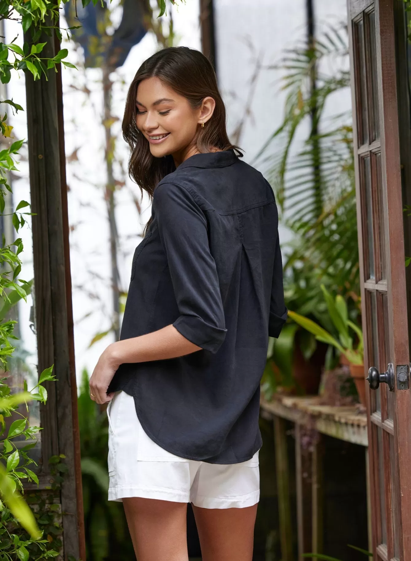 Bella Dahl Essentials Tops-Shirt Tail Button Down - Vintage Black